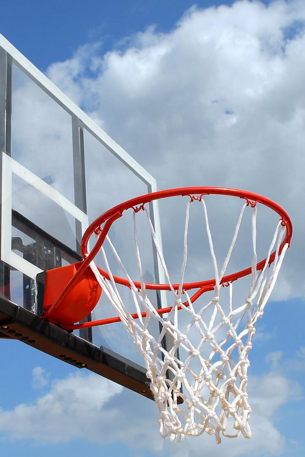 black_and_white_basketball_hoop